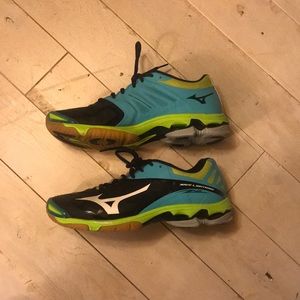 Mizuno Wave Lightning Volleyball Shoe